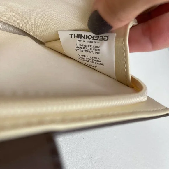 🚫SOLD🚫 NWT Think Geek Spellbook Billfold Wallet SOLD OUT Brown Faux Leather - Picture 13 of 16